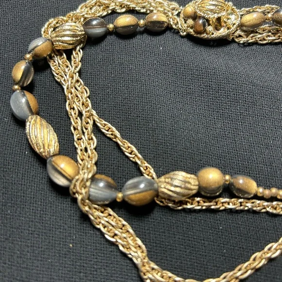 VTG Gorgeous MCM Heavy Gold beaded choker. Some beads are missing from clasp. - Picture 5 of 9
